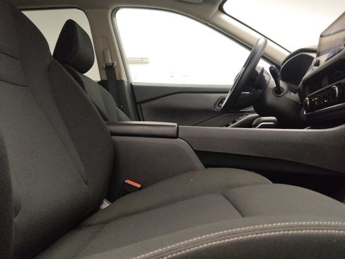 Used 2024 Nissan Rogue S FWD image 21