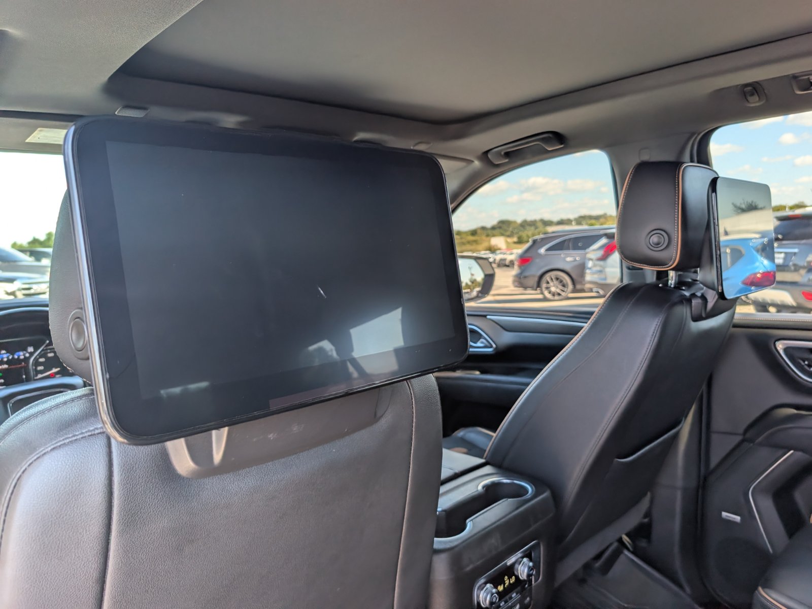 Used 2021 GMC Yukon XL AT4 w/ Rear Media and Nav Package AWD/4WD image 16