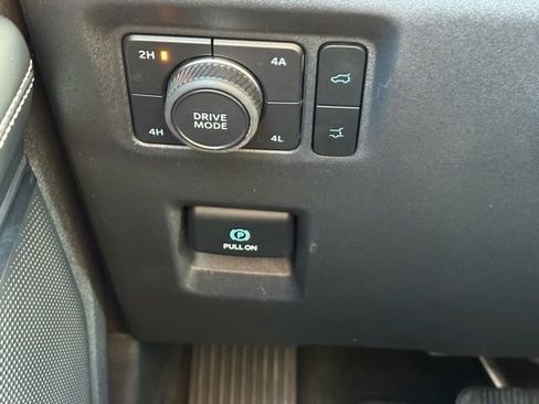 Used 2025 Ford Expedition Platinum image 34