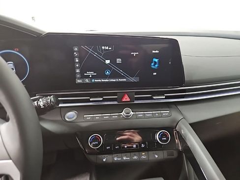 Used 2025 Hyundai Elantra SEL image 20