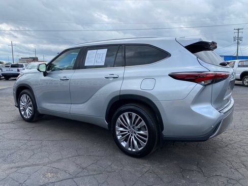 Used 2024 Toyota Highlander Platinum AWD/4WD image 6