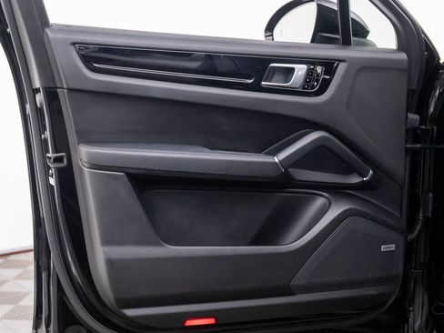 Used 2021 Porsche Cayenne Coupe image 13