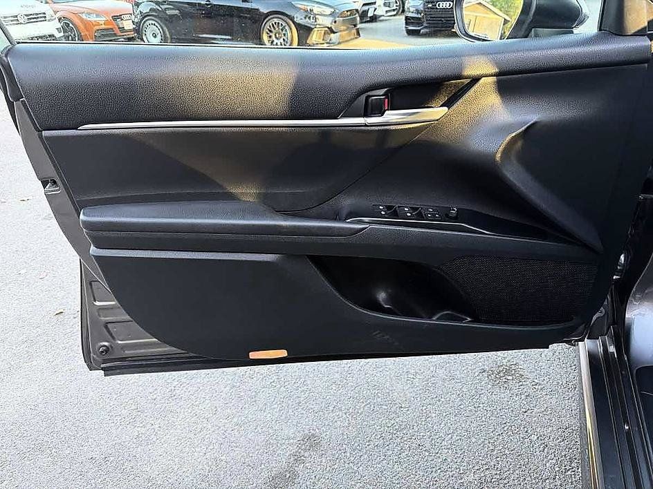Used 2019 Toyota Camry SE FWD image 13