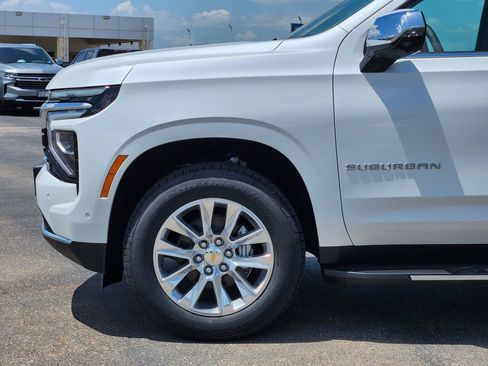New 2025 Chevrolet Suburban Premier image 6