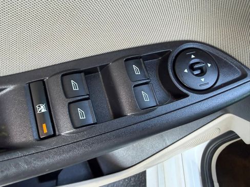 Used 2015 Ford Focus SE w/ SE Sport Package FWD image 36