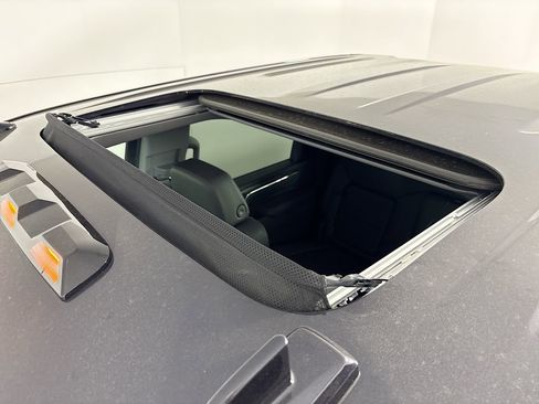 New 2025 GMC Sierra 3500 SLT w/ SLT Convenience Package image 22