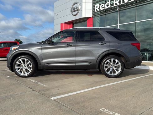 Used 2022 Ford Explorer Platinum w/ Equipment Group 601A AWD/4WD image 13