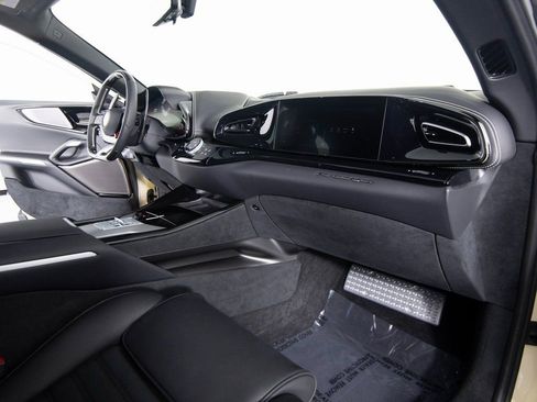 Used 2025 Ferrari Purosangue image 33