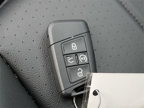 Certified 2024 Volkswagen Tiguan SE image 35