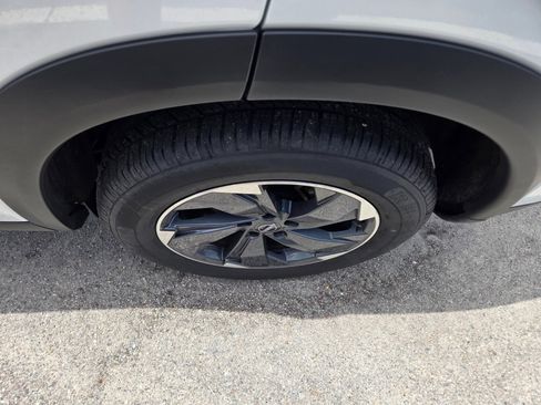 Used 2025 Nissan Rogue SV FWD image 4