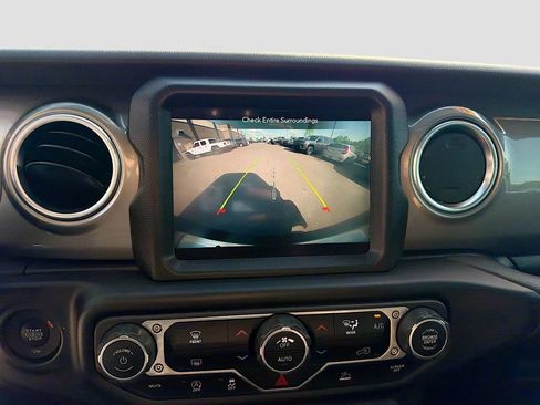 Used 2022 Jeep Wrangler Unlimited Sahara AWD/4WD image 29