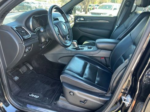 Used 2019 Jeep Grand Cherokee Overland AWD/4WD image 28