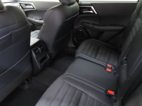 New 2025 Mitsubishi Outlander SE image 21