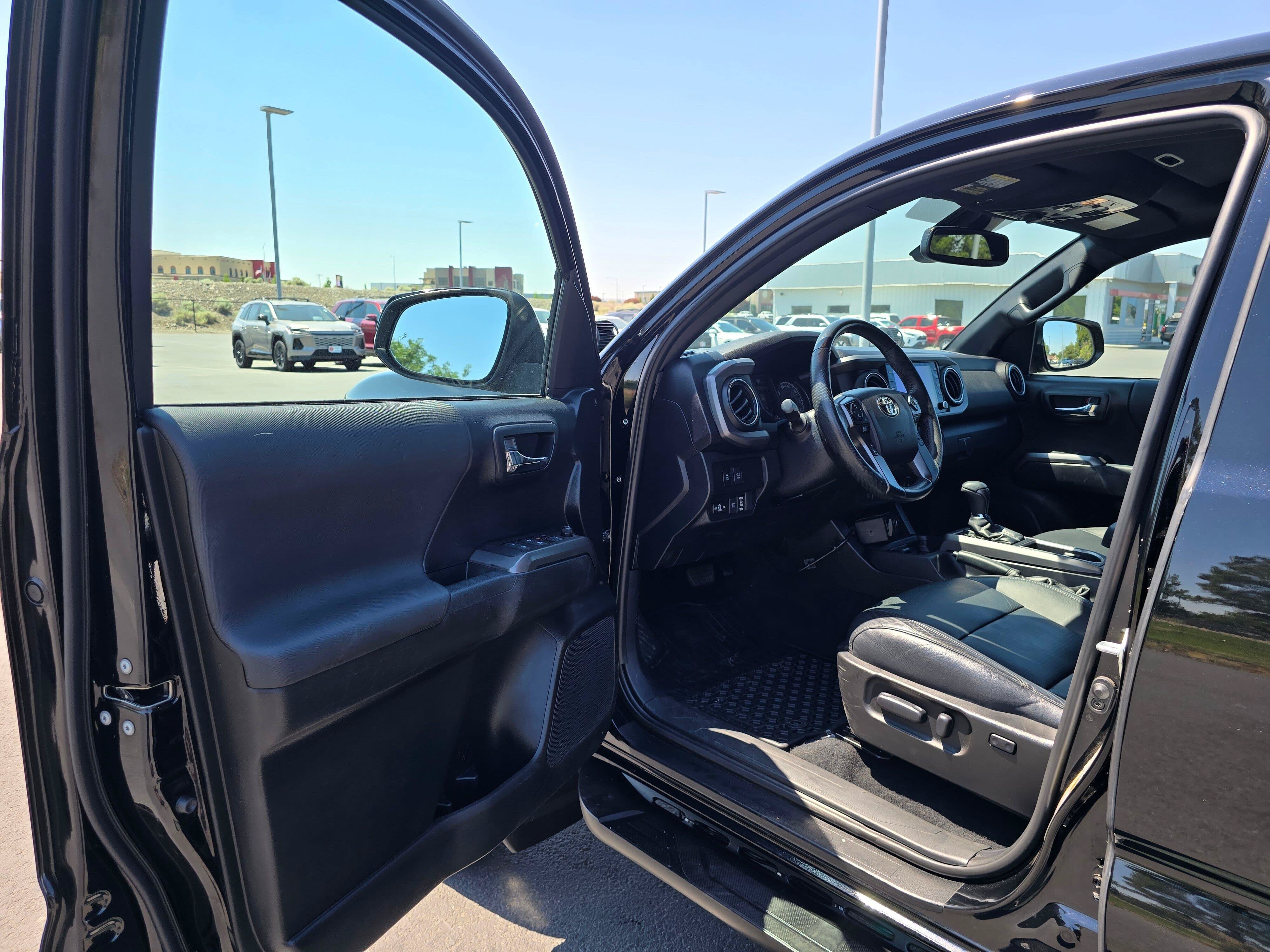 Used 2021 Toyota Tacoma TRD Off-Road AWD/4WD image 19