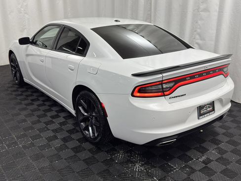 Used 2019 Dodge Charger SXT w/ Blacktop Package image 4