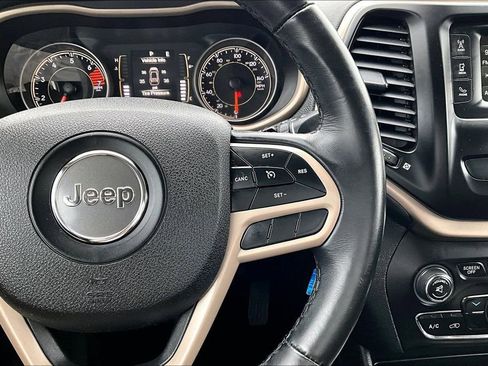 Used 2017 Jeep Cherokee Latitude image 13