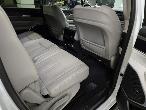 Used 2024 Jeep Wagoneer Series II w/ Flexible Seating Group image 34