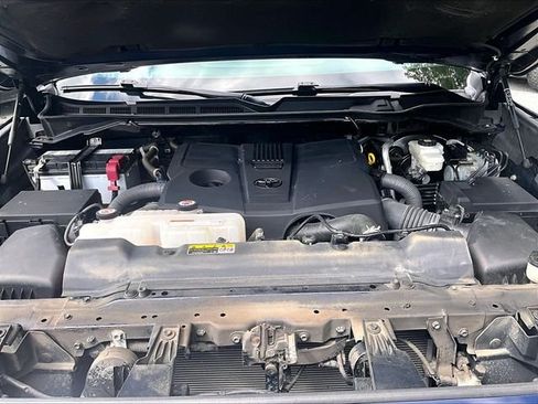 Used 2023 Toyota Tundra SR5 w/ SR5 Premium Package AWD/4WD image 10