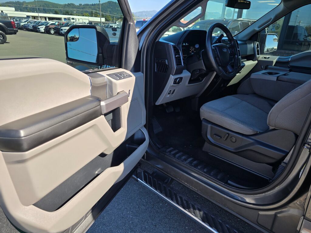 Used 2019 Ford F150 XLT w/ Equipment Group 302A Luxury AWD/4WD image 17