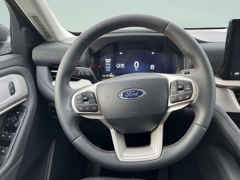 Used 2026 Ford Explorer Active AWD/4WD image 27