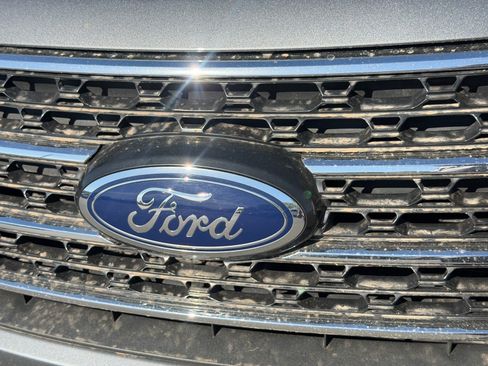 Used 2023 Ford Explorer XLT w/ Equipment Group 202A RWD image 8