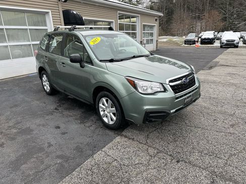 Used 2017 Subaru Forester 2.5i image 3