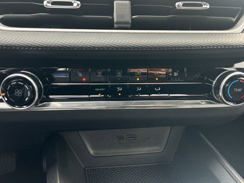 Used 2025 Chevrolet Equinox LT image 27