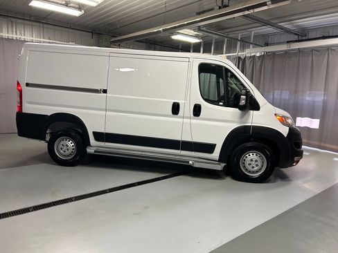 Used 2025 RAM ProMaster 2500 w/ U-Haul Equipment Group FWD image 8