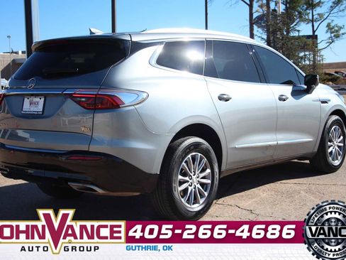 Used 2023 Buick Enclave Essence image 12