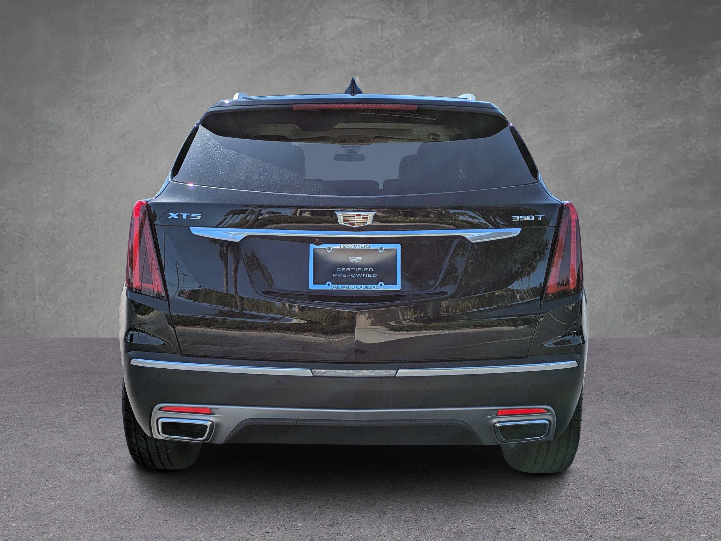 Used 2023 Cadillac XT5 Premium Luxury FWD image 3
