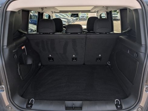 Used 2023 Jeep Renegade Altitude w/ Sun/Sound Group AWD/4WD image 18