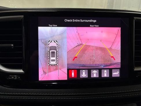 Used 2023 Chrysler Pacifica Touring-L FWD image 43