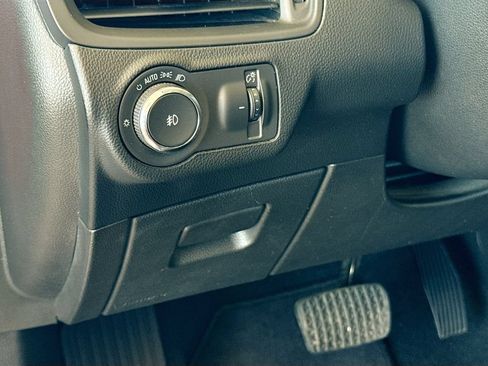 Used 2020 Buick Envision Essence FWD image 12