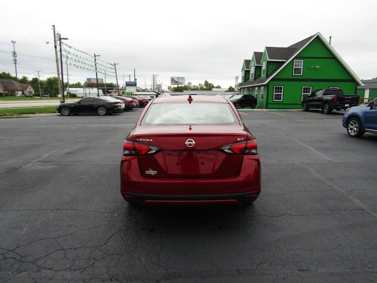 Used 2021 Nissan Versa SV FWD image 6