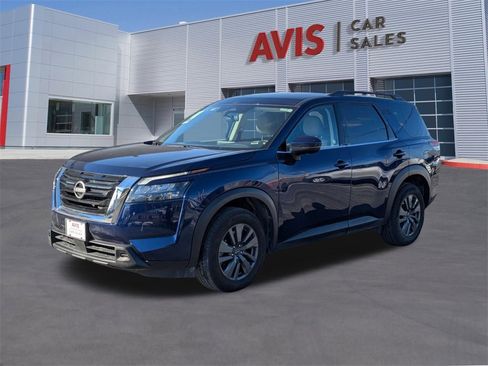Used 2024 Nissan Pathfinder SV image 1