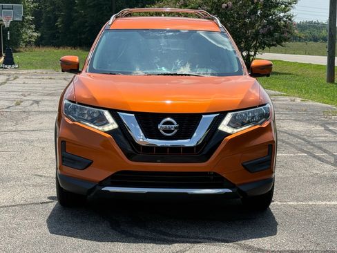 Used 2017 Nissan Rogue SV w/ SV Premium Package AWD/4WD image 9