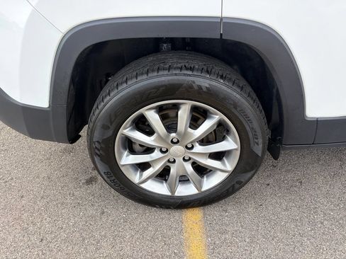 Used 2018 Jeep Cherokee Limited AWD/4WD image 37