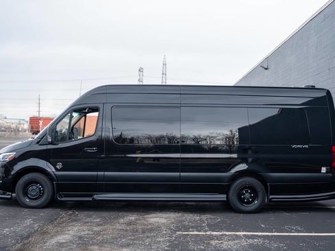 Used 2024 Mercedes-Benz Sprinter 3500 image 9