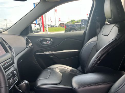 Used 2020 Jeep Cherokee Latitude Plus AWD/4WD image 10