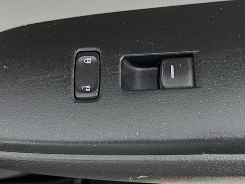 Used 2019 Honda CR-V LX image 32