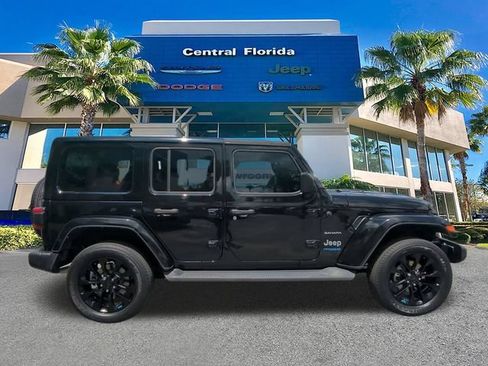 Used 2022 Jeep Wrangler Unlimited Sahara w/ Cold Weather Group AWD/4WD image 4