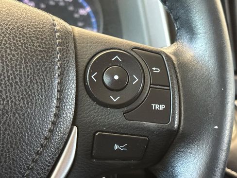 Used 2018 Toyota RAV4 XLE AWD/4WD image 25