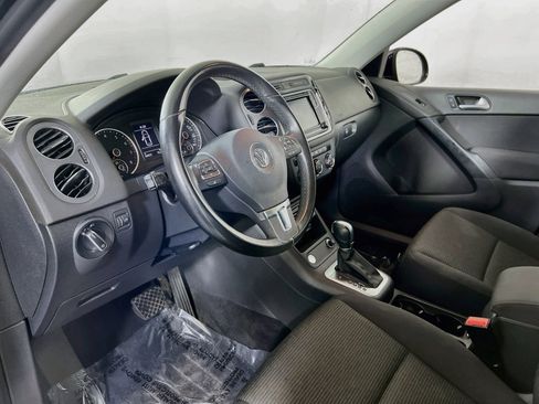 Used 2018 Volkswagen Tiguan Limited w/ Premium Package AWD/4WD image 9