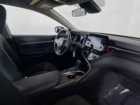 Used 2022 Toyota Camry LE image 10
