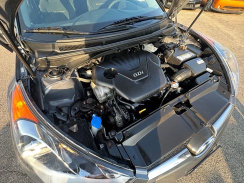 Used 2016 Hyundai Veloster Coupe 3D image 28