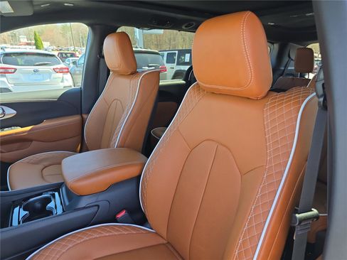 New 2026 Chrysler Pacifica Pinnacle AWD/4WD image 21