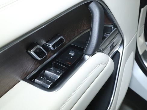 Used 2025 Land Rover Range Rover SE AWD/4WD image 31