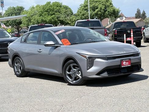 Used 2025 Kia K4 FWD image 2