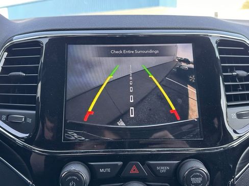 Used 2021 Jeep Grand Cherokee Limited w/ Luxury Group II image 39