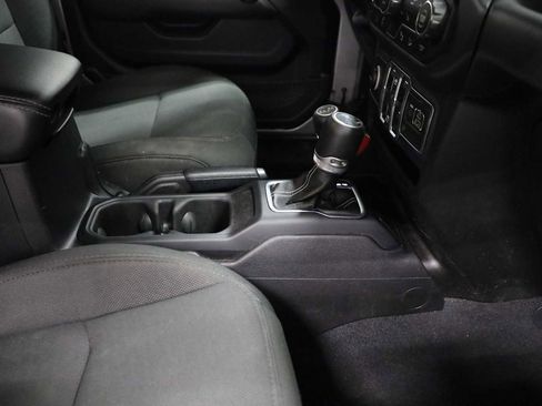 Used 2019 Jeep Wrangler Unlimited Sahara image 19